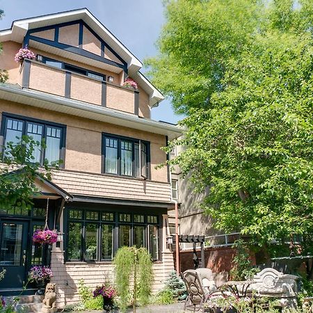 Calgary Westways Guest House Экстерьер фото