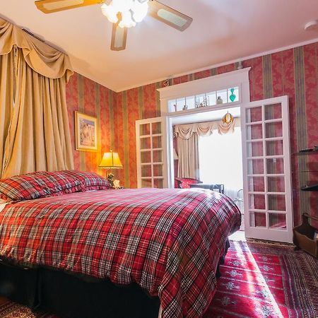 Calgary Westways Guest House Экстерьер фото