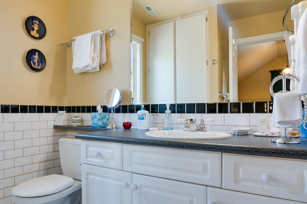 Calgary Westways Guest House Экстерьер фото