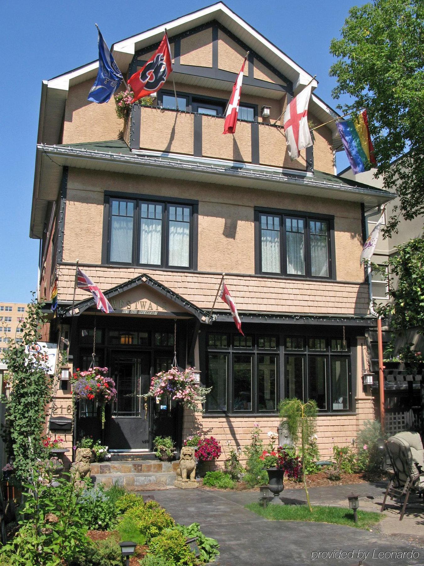 Calgary Westways Guest House Экстерьер фото