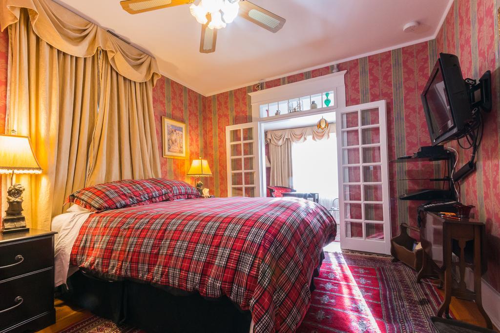 Calgary Westways Guest House Экстерьер фото