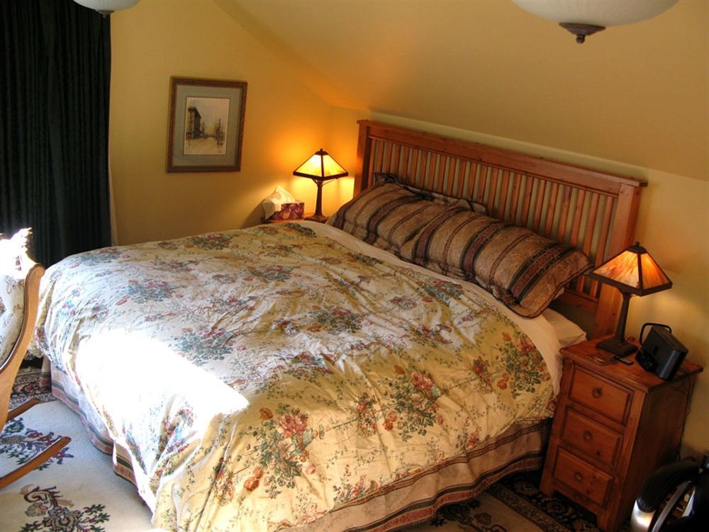 Calgary Westways Guest House Экстерьер фото