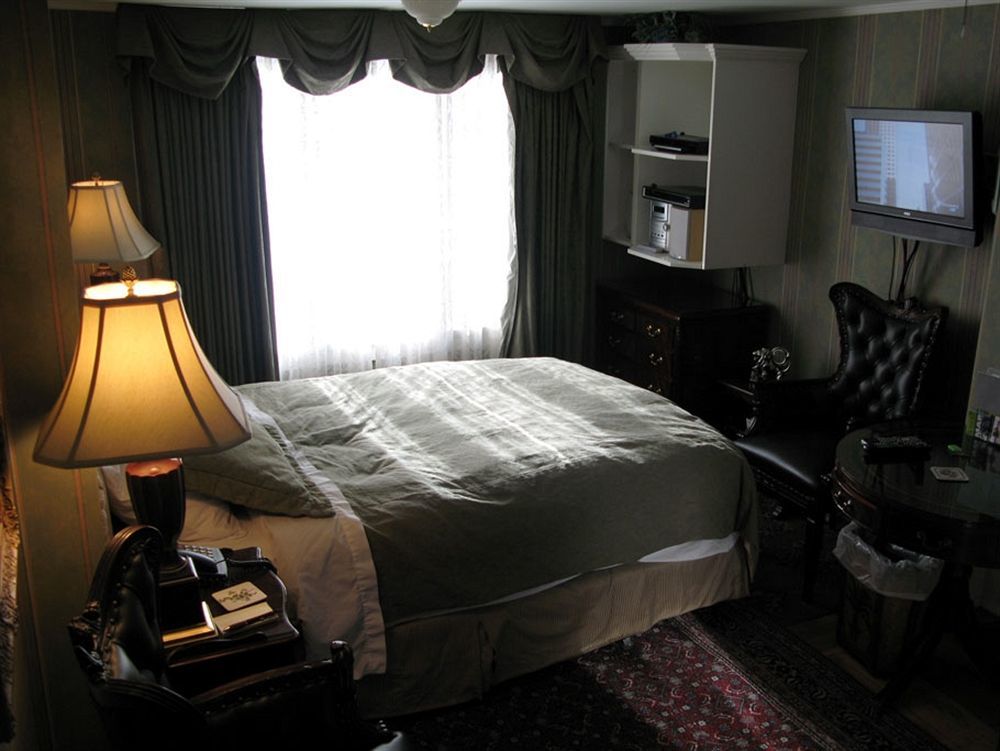 Calgary Westways Guest House Экстерьер фото