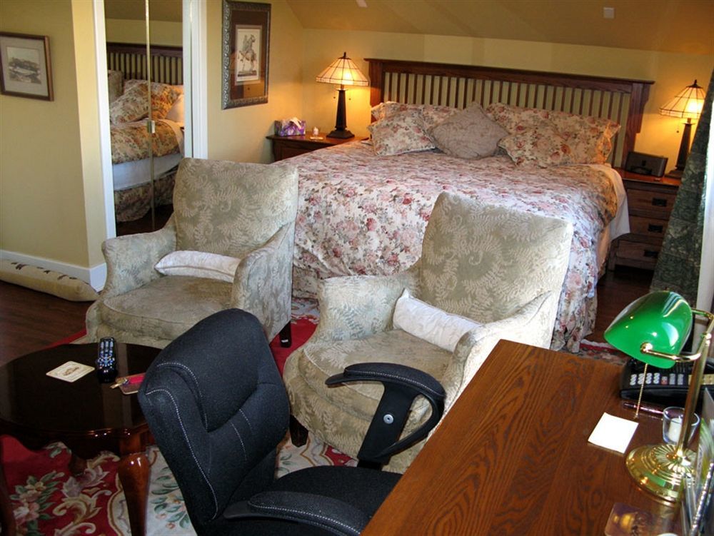 Calgary Westways Guest House Экстерьер фото