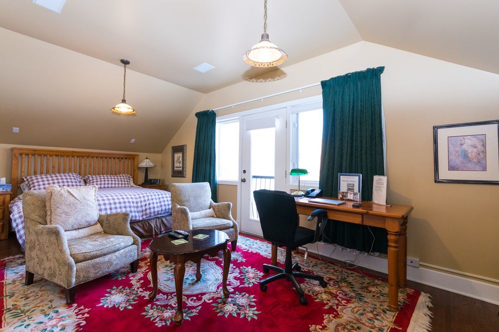 Calgary Westways Guest House Экстерьер фото